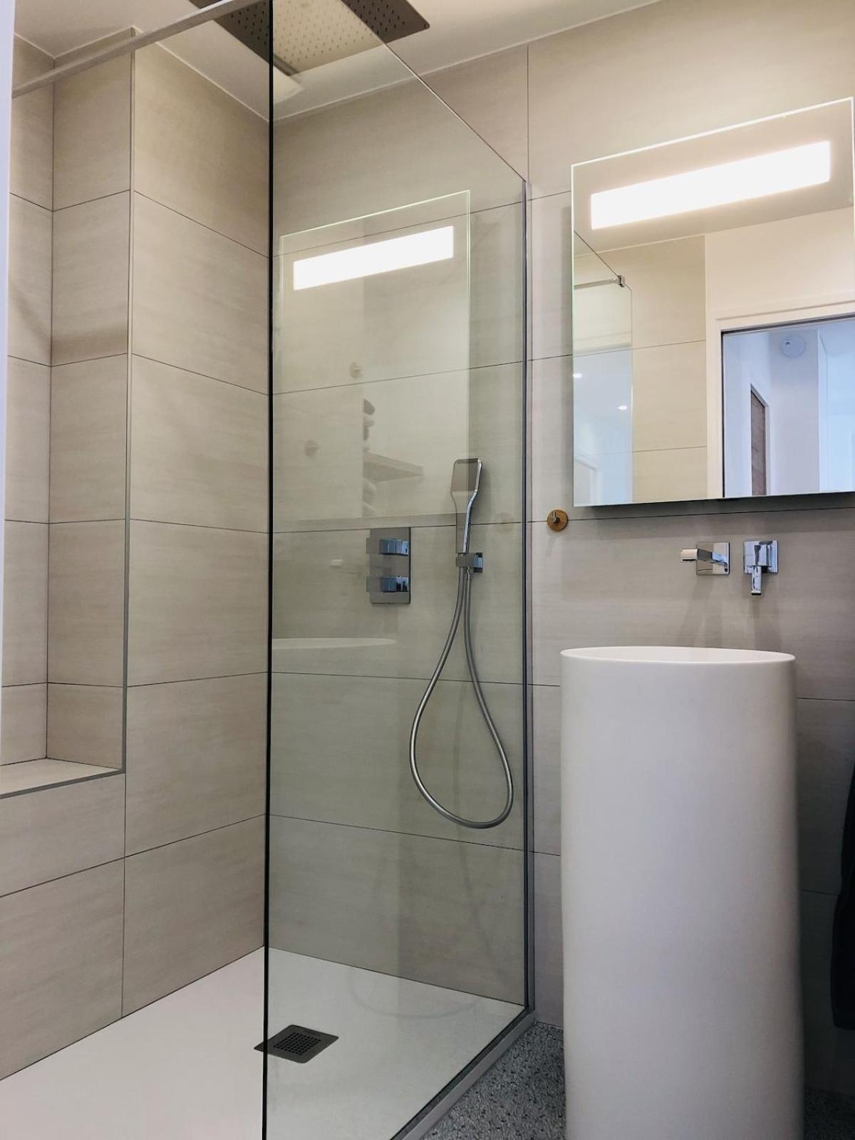 T3 Front De Mer Dernier Etage Vue Mer Petit Havre De Paix Pour Vos Vacances Emplacement Unique Vue Mer Panoramique A 180 Degres Pour Ce T3 En Face De La Plage Front De Mer Vue Sur Les Iles 5 Et Dernier Etage Avec Ascenseur เลอลาวองดูว์ ภายนอก รูปภาพ