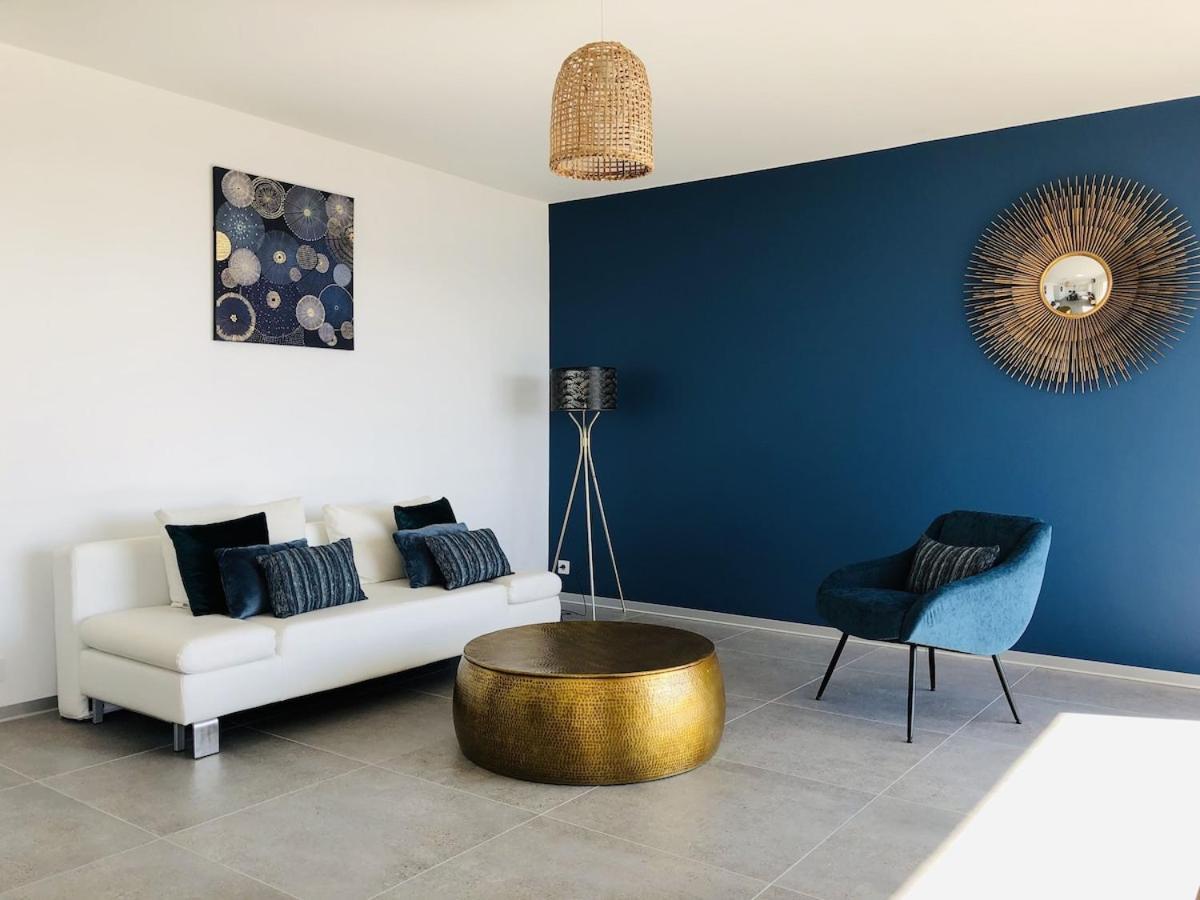 T3 Front De Mer Dernier Etage Vue Mer Petit Havre De Paix Pour Vos Vacances Emplacement Unique Vue Mer Panoramique A 180 Degres Pour Ce T3 En Face De La Plage Front De Mer Vue Sur Les Iles 5 Et Dernier Etage Avec Ascenseur เลอลาวองดูว์ ภายนอก รูปภาพ
