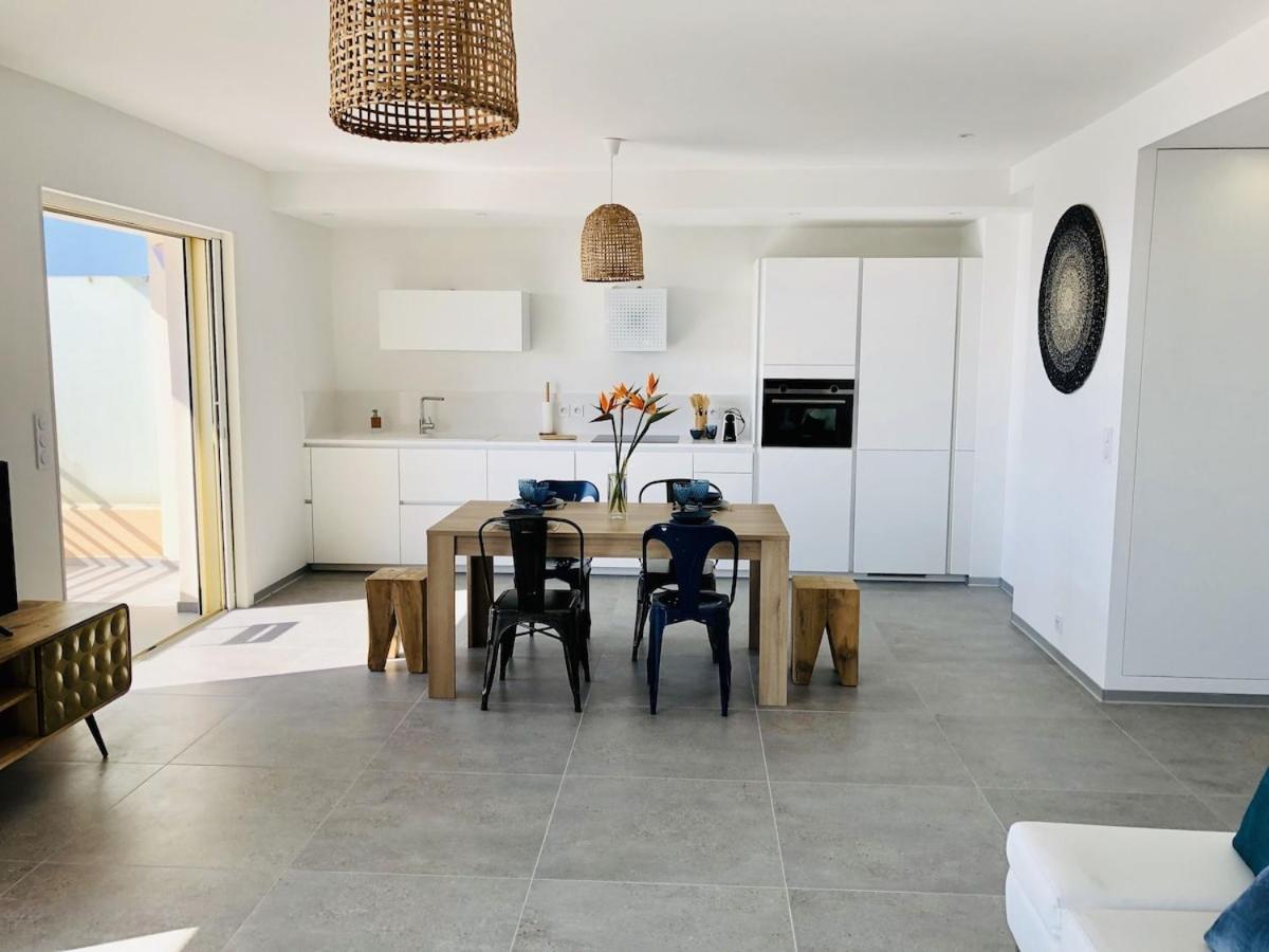 T3 Front De Mer Dernier Etage Vue Mer Petit Havre De Paix Pour Vos Vacances Emplacement Unique Vue Mer Panoramique A 180 Degres Pour Ce T3 En Face De La Plage Front De Mer Vue Sur Les Iles 5 Et Dernier Etage Avec Ascenseur เลอลาวองดูว์ ภายนอก รูปภาพ