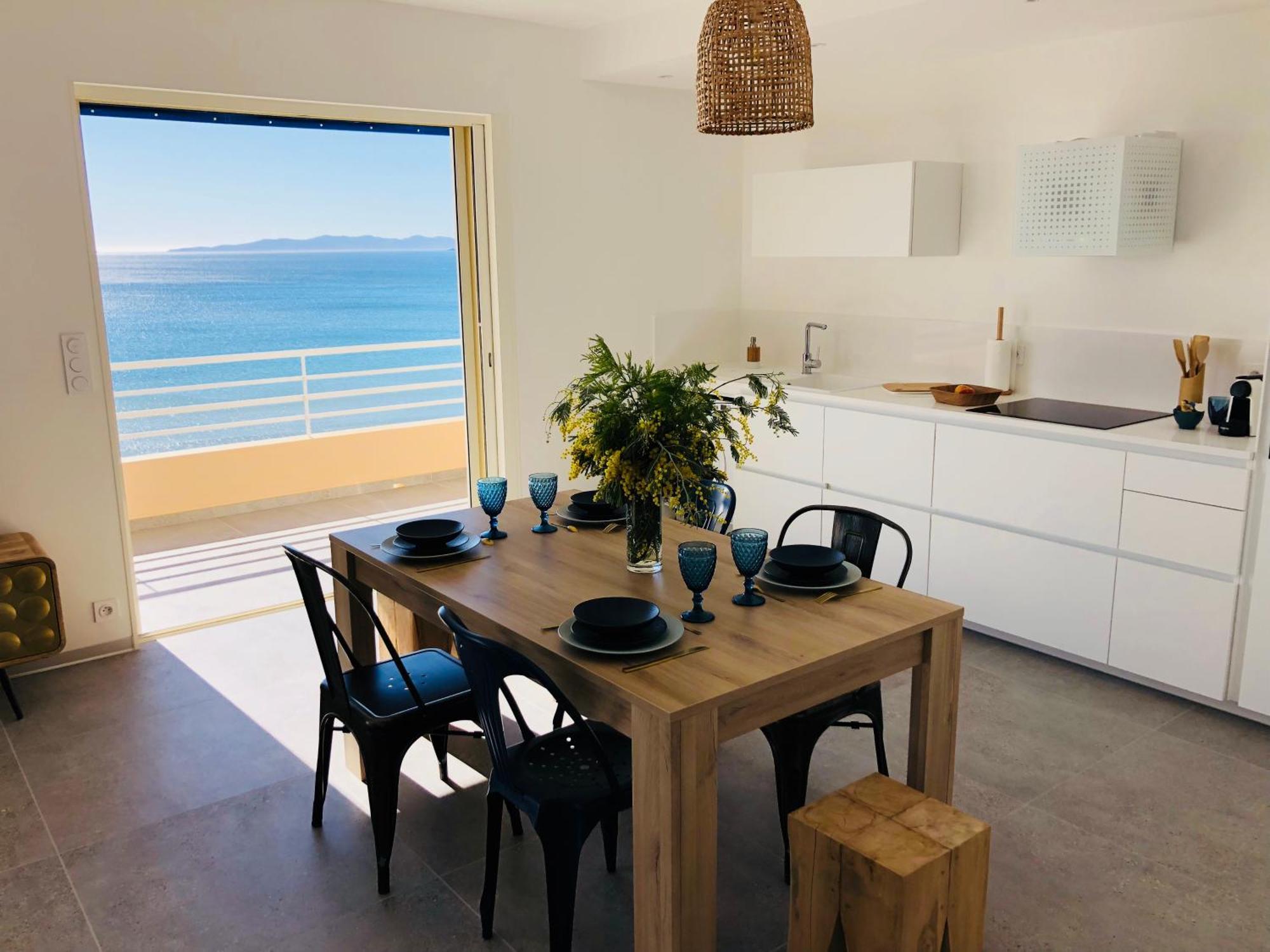 T3 Front De Mer Dernier Etage Vue Mer Petit Havre De Paix Pour Vos Vacances Emplacement Unique Vue Mer Panoramique A 180 Degres Pour Ce T3 En Face De La Plage Front De Mer Vue Sur Les Iles 5 Et Dernier Etage Avec Ascenseur เลอลาวองดูว์ ภายนอก รูปภาพ